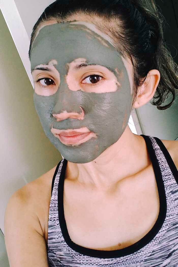 máscara de argila verde com óleos vegetais
